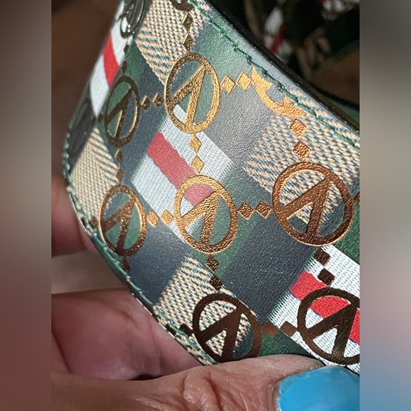 Valentino Green and gold Crossbody Bag. Excellent NEW cond. Reversible strap - Picture 3 of 7